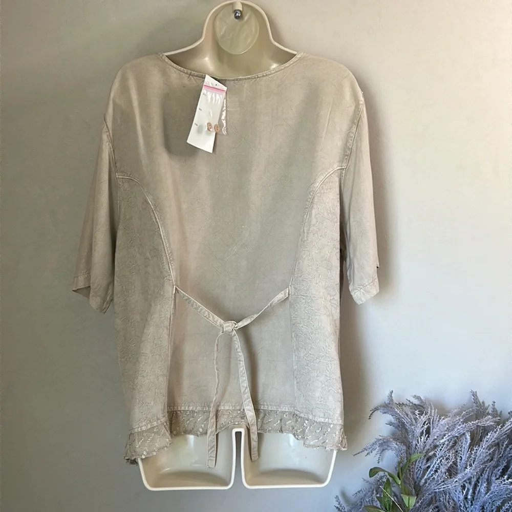 FLOWER | NWT | TOP | LARGE | BOHO | DRESSY | TAUPE